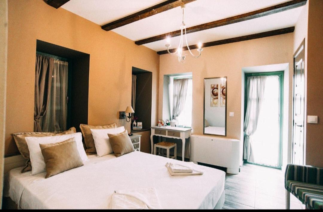 Axiokersa Suites Самотраки Екстериор снимка