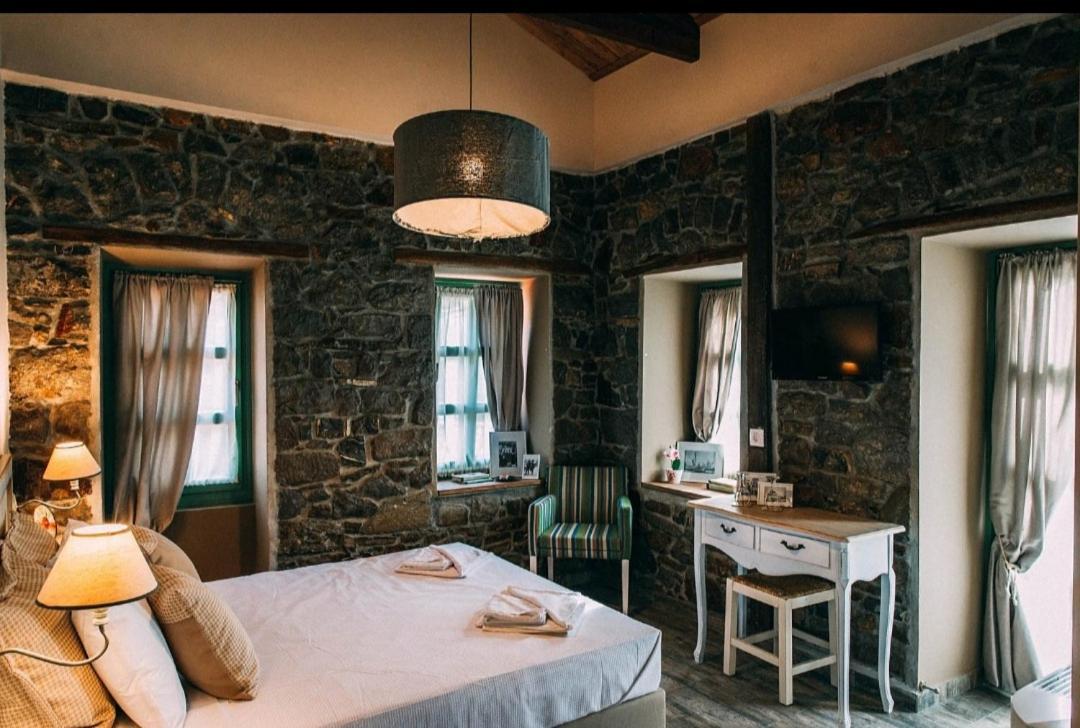Axiokersa Suites Самотраки Екстериор снимка