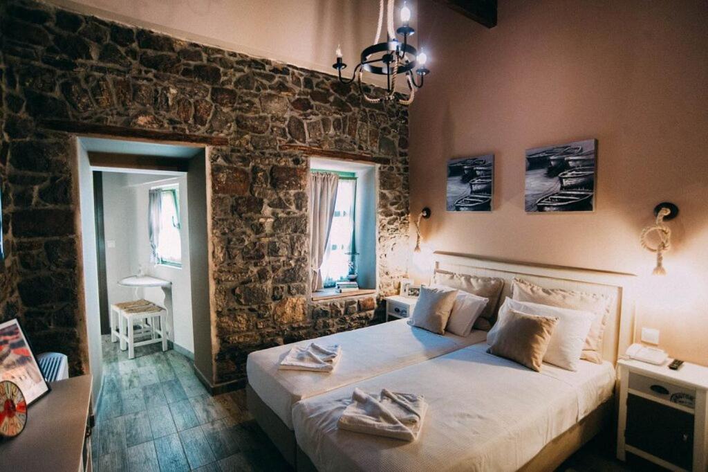 Axiokersa Suites Самотраки Екстериор снимка